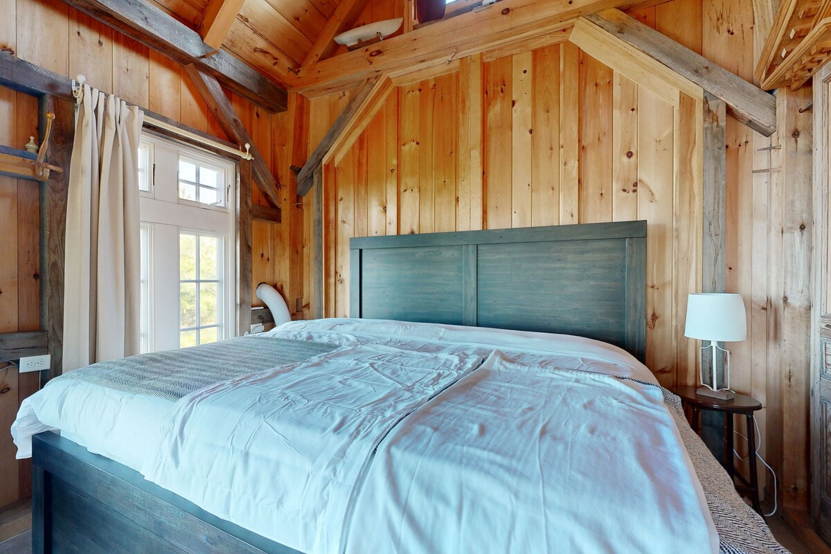 Idyllic cottage on five acres with great harbor views, large deck, & firepit