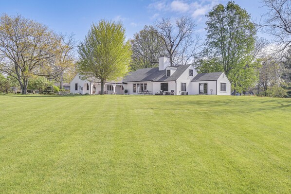 Knoxville Vacation Rental | 3BR | 2BA | 2,400 Sq Ft | 1 Step to Enter