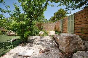 Comfy garden views