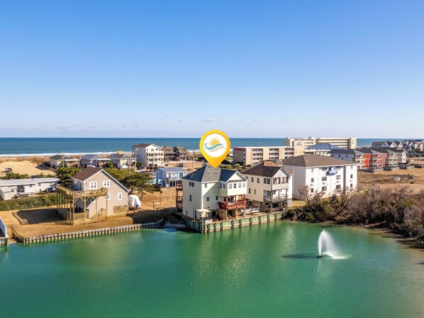 Close to shopping, dining, grocery stores, movie theater, and the beach!