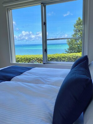 Bedroom 1: All rooms have ocean views and can watch digital terrestrial and BS broadcasts!