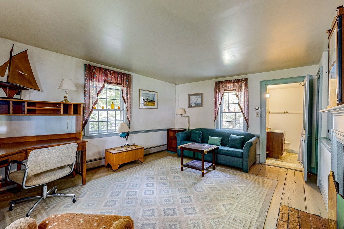 Oceanfront, dog-friendly estate with incredible view, hot tub & private beach