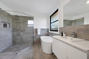Bathroom 1 - Shower, Bath, Toilet + Hair Dryer