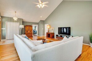 Living Room | Smart TV | Central A/C + Heating | Piano