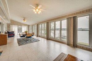 Sunroom | Twin Daybed | Twin Trundle | Lake Views