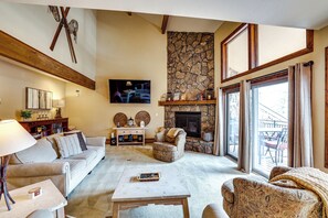 Living Room | Sleeper Sofa | Smart TV | Fireplace | Main Level
