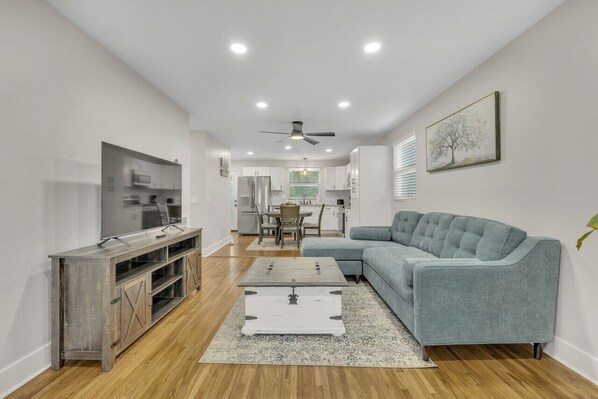 1000 sq ft home in Hope Gardens | 5 min to DT