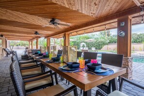 Outdoor dining options