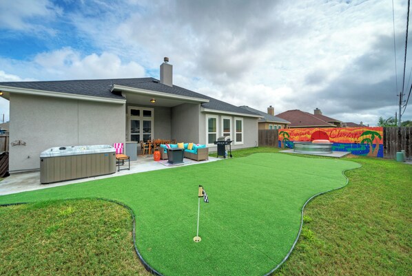 Welcome to Graford - your ultimate retreat in Corpus Christi!