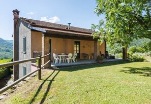 Außenseite Ferienhaus [Sommer]