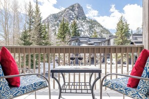 Balcony with Mountain View