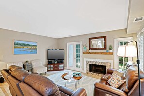 Spacious Living Room w/ Reclining Furniture