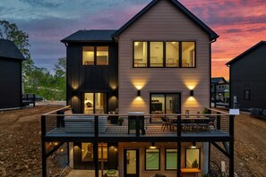 A memorable getaway awaits you from the spacious deck, perfect for sunset gatherings!