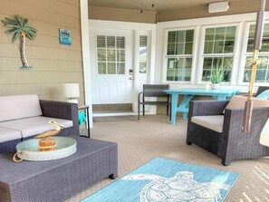 Arbor House 21 porch