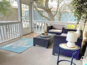 Arbor House 21 porch