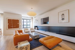 Sitting area with TV