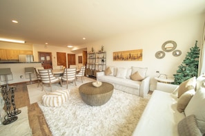 High end furnishings at Gateway Lodge 5074!