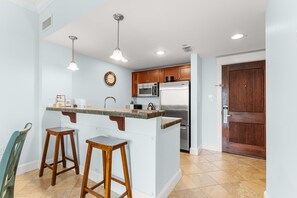 Full kitchen