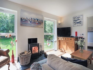 Open plan living space | 31 Lower Elms, Rock