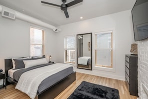 Back Bedroom w/ Queen Size Bed & Smart TV