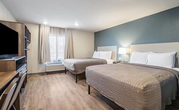 Unit with Double Queen bed. Exact unit will be assigned upon arrival. Views, colors and decor may vary.