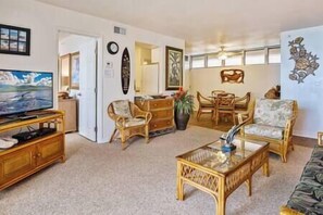 Stay cool and comfortable year round with central AC and plenty of seating