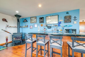 Wet Bar | 2nd Floor | Seating Area