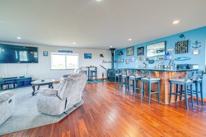 Living Room | 2nd Floor | Wet Bar | Wood-Burning Fireplace | Smart TV