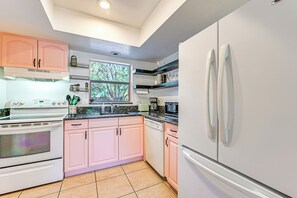 Kitchen | Keyless Entry | Central A/C & Heating