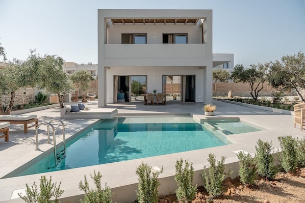 Elegant Chania Villa | Villa Gohan | 3 Bedrooms | Private Outdoor Pool and BBQ Facilities | Platanias | Tavronitis