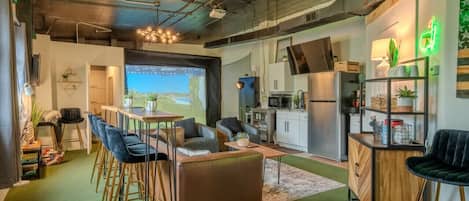 Cozy vibes and a green view. The perfect place to unwind after a round. 💚