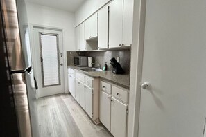 Full Kitchen with Gas Stove/Oven
