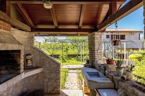 Outdoor kitchen