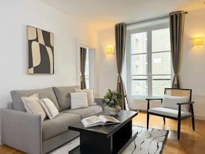 Relax in a living room with free Wi-Fi, a flat-screen TV, and a sofa.