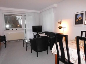 Wohn-Esszimmer mit Balkonzugang...