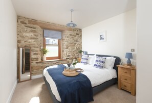 The Old Cornstore, St Agnes: Bedroom one hosts a sumptuous double bed