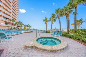 Complex pool & hot tub