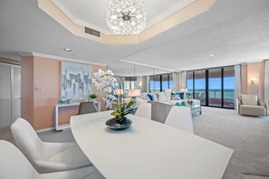 Open floorplan with with water views galore