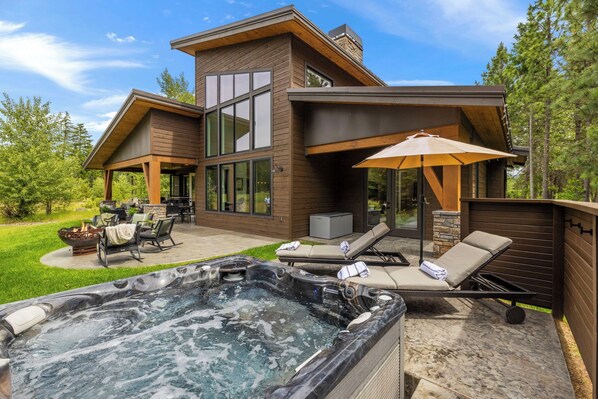 Exterior + Hot Tub – Relax After Golf, or Trails