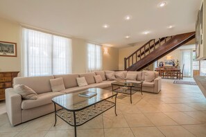 Autumn, Dining Room, Living Room, Spring, Summer
