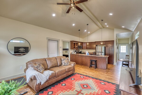 One level living at The Crazy Horse Condo.
