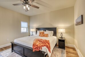 Master bedroom-king bed