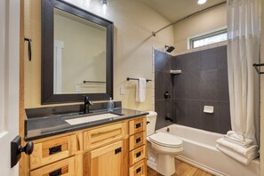 Indulge in the ultimate comfort and privacy with an en suite master bathroom at RGT Lodging. This luxurious feature offers you a personal oasis, directly accessible from your master bedroom.