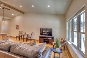Utilize your favorite streaming services on our smart tvs.
