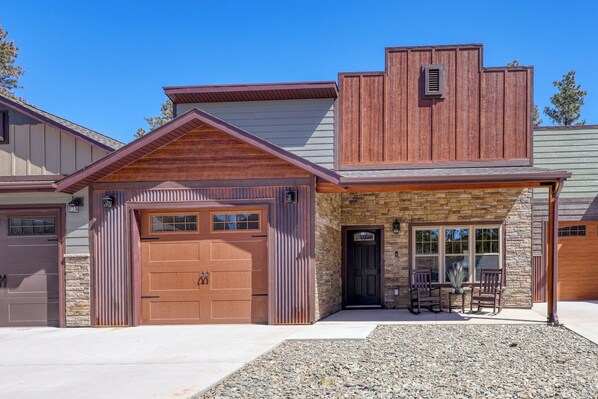 Welcome to The Calamity Jane at Rockerville Gold Town Lodging!