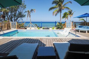 Pool deck seating around and in the pool