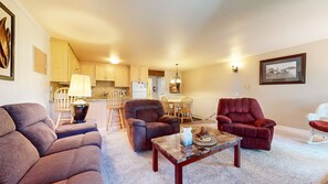 Home Decor, Furniture, Indoors, Living Room, Table