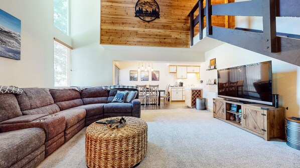 Indoors, Furniture, Living Room, Home Decor, Table