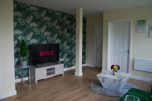 TV/Lounge Area