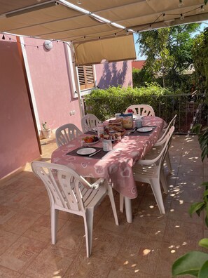 Outdoor dining